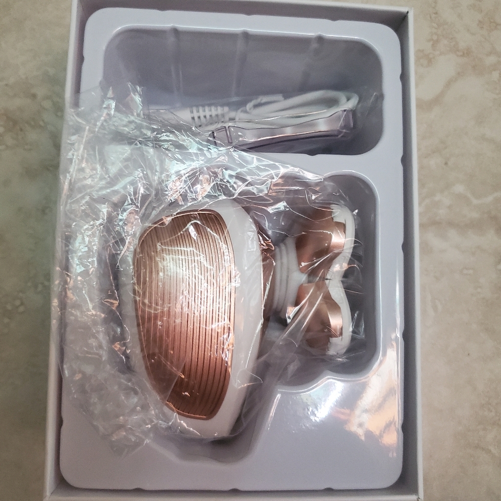 4D Shaver - White